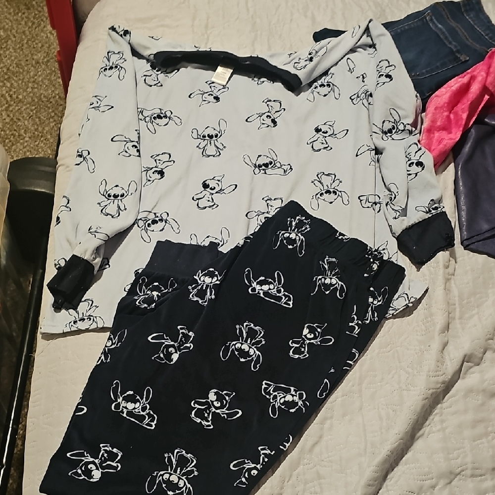 Stitch Print Pajama Set in Navy Blue and White